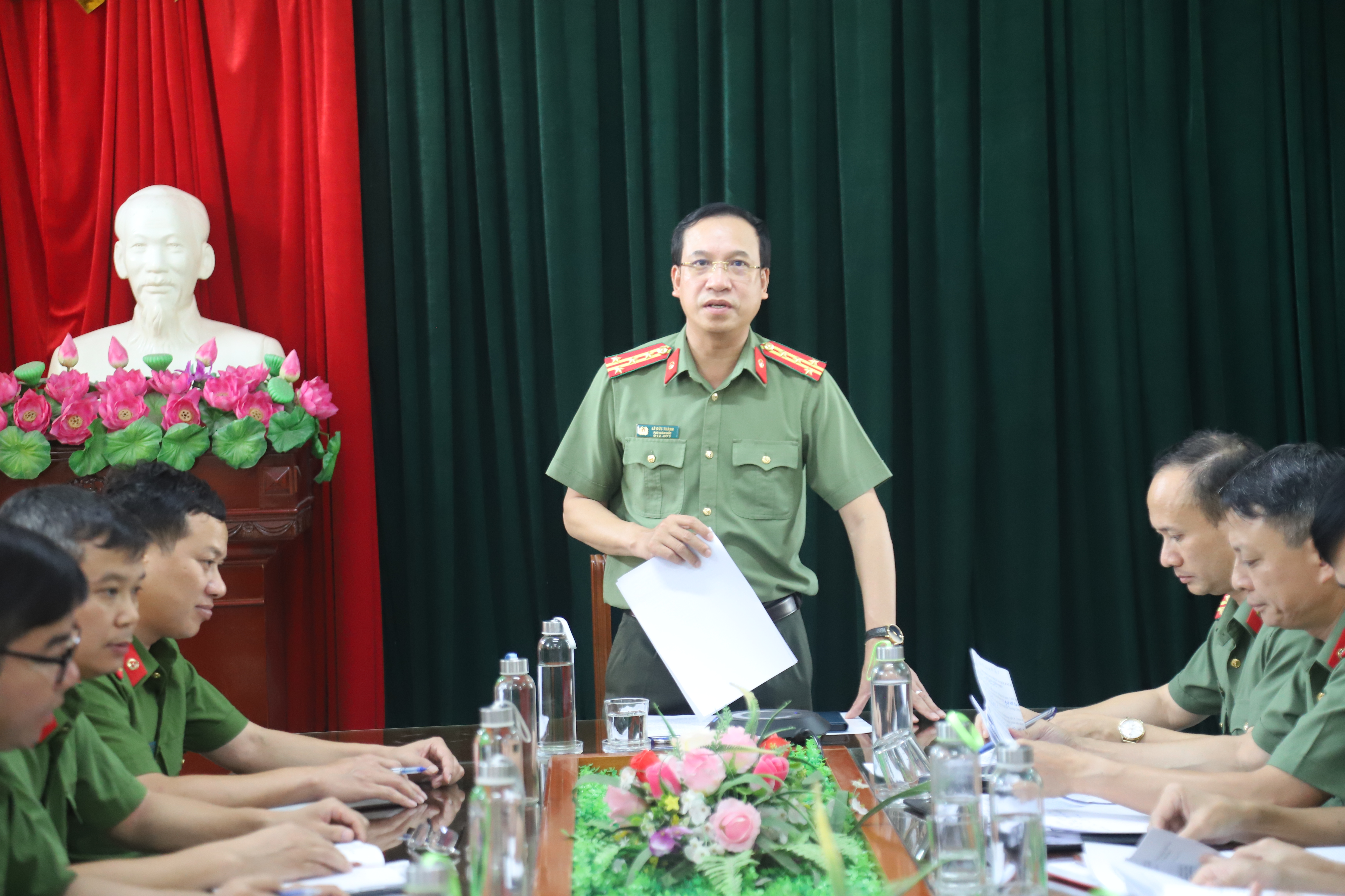Đại tá Lê Đức Thành - Phó Giám đốc CATP kiểm tra công tác Công an 6 tháng đầu năm và 1 năm vận hành mô hình chính quyền địa phương 2 cấp tại Công an một số địa phương
